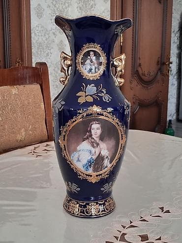 toxum gulleri: Bir vaza, Farfor — 4