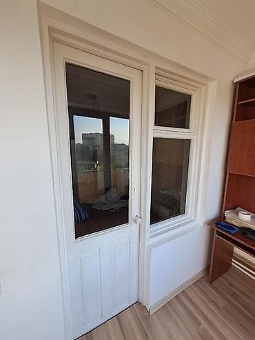 balka: Ağ rəngdə klassik dizaynlı balkon qapısı və pəncərə dəsti - Material — 4