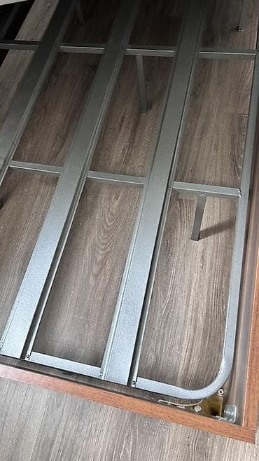 Мебель для дома: Б/у, Односпальная кровать, Без подьемного механизма, С матрасом, Без выдвижных ящиков — 7