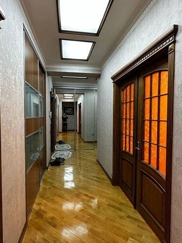 9 ci mikrorayon satilan evler: 4 otaqlı, Yeni tikili, m. Neftçilər, 160 kv. m — 22