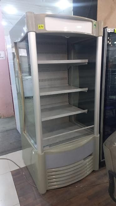 Şaquli vitrin soyuducu - Açıq önlü, vitrin tipli dizayn: məhsulların