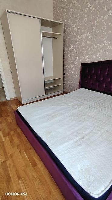 Kirayə mənzillər: Mənzil tam təmirlidir.Suyu,qazı,işığı daimidir.Binanın 2 lifti — 5