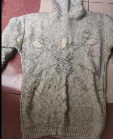 məktəb paltarı: Koftalar 1 manat yuyulub temizdi .Balaca olduguna gore satilir .Ucuz — 29