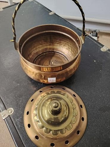 ritual şamlar: Buxurdan aromatik maddələr və buxur yandırmaq üçün hazırlanmış bir — 4