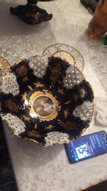 Kobalt-mavi porselen dekorativ meyvə/qənd qabı - Material: incə