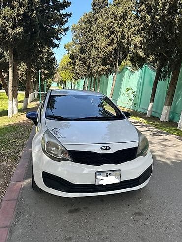 opel f astra: Kia Rio: 1.4 l | 2013 il Sedan — 2