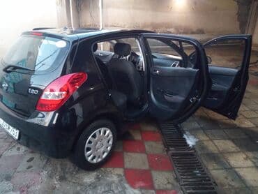 09 masini: Hyundai i20: 1.3 l | 2010 il Hetçbek — 2