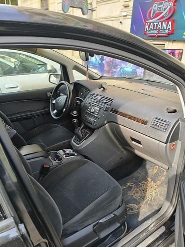 barter avto: Ford Focus C-Max, qara rəng, 5 qapılı kompakt miniven. Xarici: - Qara — 5