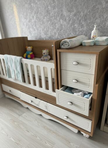 Oğlan və qız üçün, İşlənmiş, Dördbucaq, Beşik, Dəst ilə, Matras ilə, Yellənmə mexanizm ilə lalafo.az -da Oğlan və qız üçün, İşlənmiş, Dördbucaq, Beşik, Dəst ilə, Matras ilə, Yellənmə mexanizm ilə