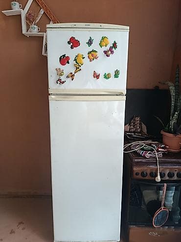Nord iki qapılı soyuducu - Üstdə dondurucu, altda əsas soyuducu bölmə