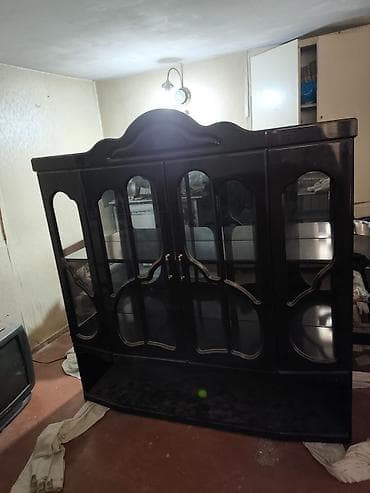 qehve desti: Qonaq otağı dəsti – tualet masası güzgü ilə və vitrin şkaf Tərkib: - — 4