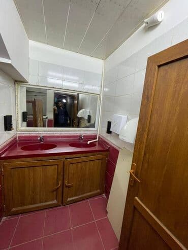 kiraye kafe verirem: Xalqlar metrosunun yaxınlığında əşyali təmirli kafe ümumi sahəsi 320 — 14