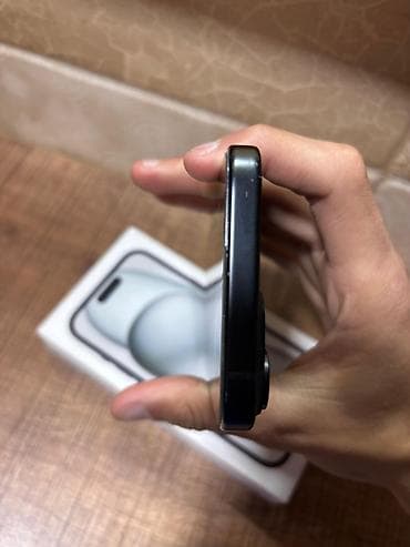 ipone 17 pro: IPhone 15, 128 GB, Black Titanium, Face ID — 6