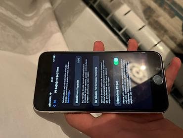 appl: IPhone SE 2022, Ağ, Barmaq izi — 5