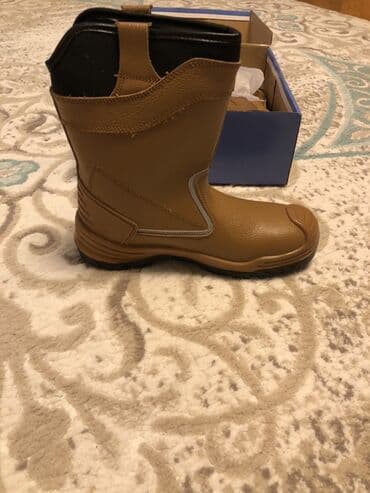 3D panellər: İş ayaqqabısı yenidir.41 ölçüdür.Heç 1 dəfə olsun geyinilməyib.Real — 4