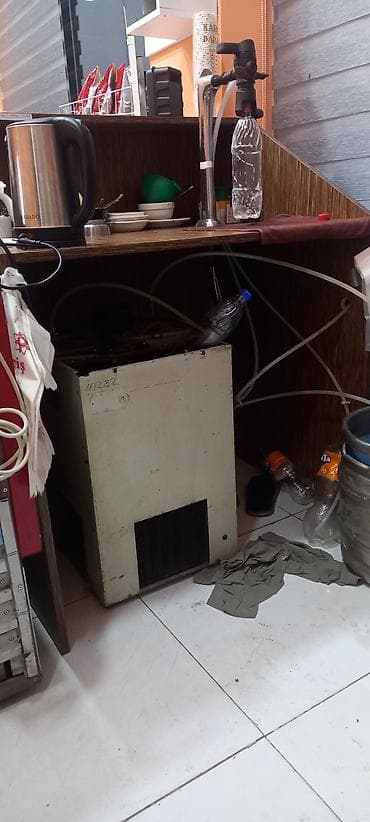 qlobus bar: .Bar pive suzmekcin hazir bar.20 gun işlenib - Gizli kabel keçidləri — 2