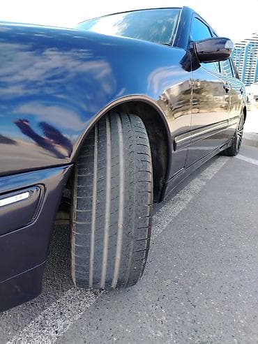 avtomatikdir: Mercedes-Benz E-Class (W210) sedan Xarici - Tünd bənövşəyi rəngli — 4