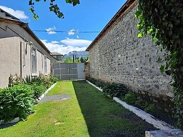 Dağ mənzərəli həyət evi və geniş bağ sahəsi - Yer: sakit məhəllə — 10