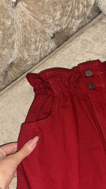 Üst geyimi: Qırmızı mini ətək - Model: yüksək belli, “paper-bag” üslubunda - — 2