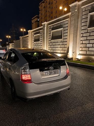prius 20 kuza salon: Toyota Prius (2-ci nəsil) hibrid hetçbek - Gümüşü gövdə rəngi, qara — 4