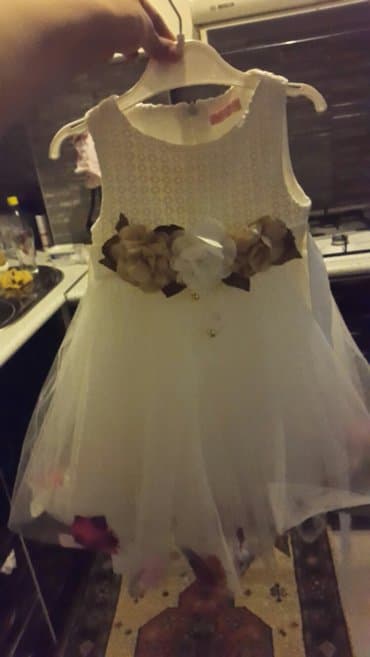 gəlincik: Kiçik qız üçün gəlincik platya.1 dəfə ad günündə geyinib.təzə qalıb — 2