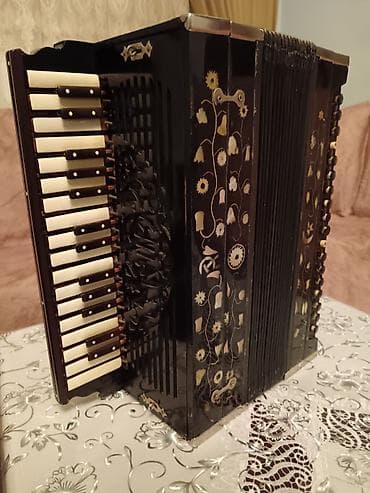 Qarmonlar: Akkordeon – dekorativ naxışlı, klaviaturalı model - Korpus: Qara — 5