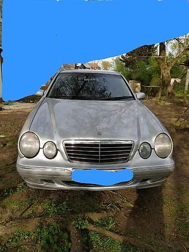 Mercedes-Benz E 220: 2.2 l | 2000 il Sedan