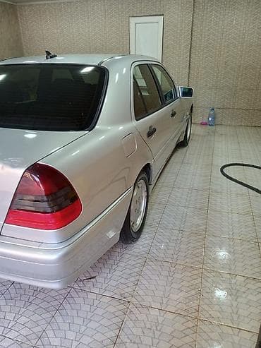 mersedes kupe: Mercedes-Benz C 180: 1.8 l | 1999 il Sedan — 6