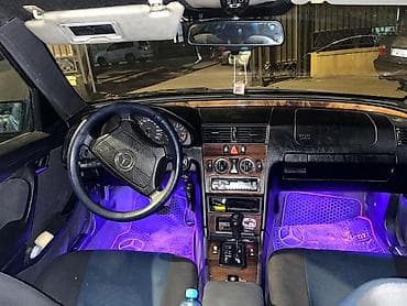 mercede c 250: Mercedes-Benz C-Class: 1.8 l | 1996 il Sedan — 9