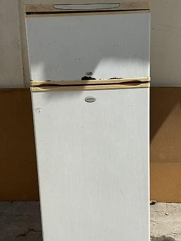 NORD markalı iki qapılı soyuducu - Üst hissədə ayrıca dondurucu