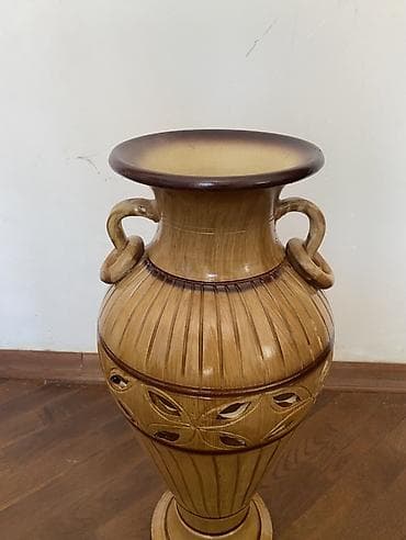 Ev və bağ: Bir vaza, Keramika — 2
