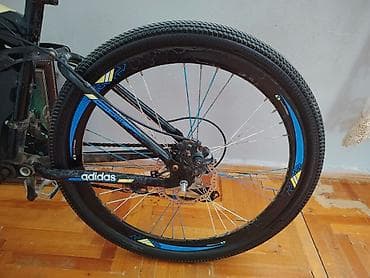 16 liq velosiped: Velosiped – Adidas temalı dağ/şəhər hibridi - Geniş, möhkəm — 4