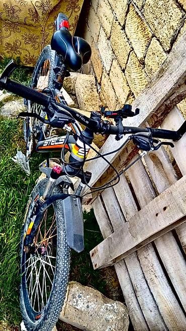 CD, DVD disklər və kassetlər: 3 Aydir alinin 220 tecili satilir asaqi yeri var biraz tozldur real — 3