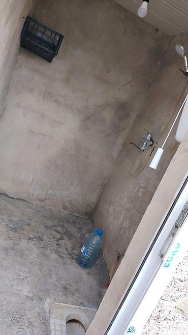 Otaqlar: 2otaq 1 kukna həyəti var həyətə maşın girir suyu işıqı interneti — 1