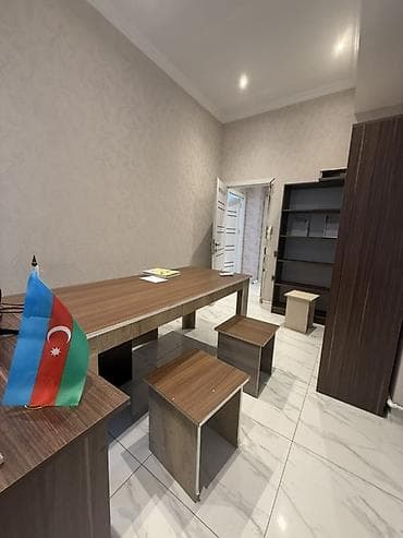 Qiymetde endirim olacaq Ofis mebelləri dəsti Tərkib: - İş masası: sağ — 1
