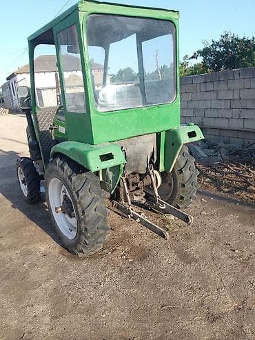 Yaşıl rəngli mini traktor, kabinli. - Dizel mühərrik (suyutmalı) — 2