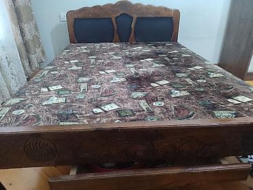 Taxta çarpayı – klassik dizayn, başlıq və altı çekmece ilə - lalafo.az -da Taxta çarpayı – klassik dizayn, başlıq və altı çekmece ilə -