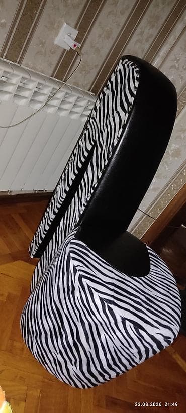divan krislo: Zebra naxışlı dekorativ oturacaq kreslo. Qara-ağ dizaynı ilə interyerə — 2