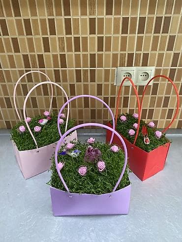 gozel gul sekilleri: Dekorativ gül kompozisiyaları – xüsusi çanta formalı qutularda - — 1