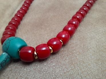 Dini zərgərlik əşyaları: Təsbeh / boyunluq tipli əl işi bəzək əşyası.Qırmızı boncuklardan — 9