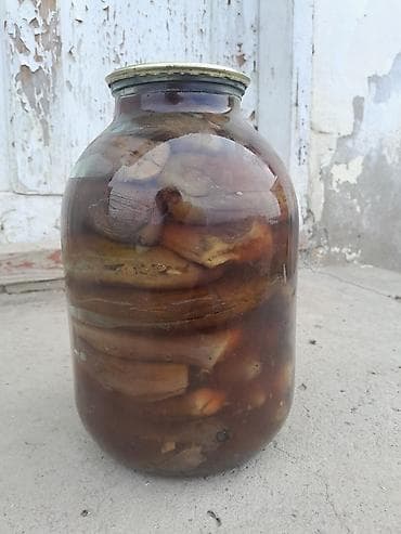 first class cay: Uzumsirkesinde qoyulmus xirda badimcan tursusu — 1