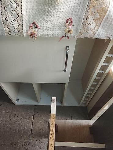 5 metir 50 santliq yere bes eder az işləmişdi Tərkibi: - Aşağı — 3