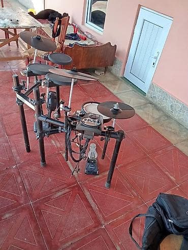 Fleytalar: Roland elektron baraban dəsti Xüsusiyyətlər: - Tam elektron baraban — 2