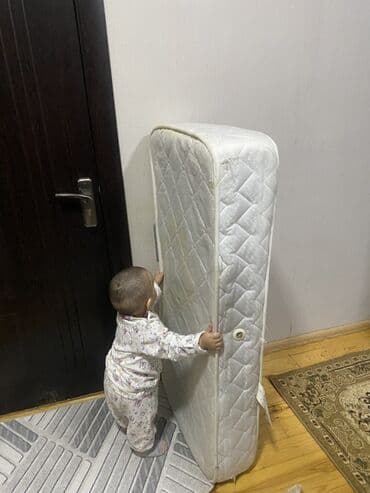 продам детскую кроватку: Для девочки и мальчика, Б/у, Четырехугольная, Колыбель, Без бортиков, С матрасом, Без механизма качания — 2