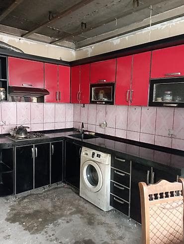 Qırmızı-qara künc mətbəx mebeli komplekti - Üst şkaflar: parlaq — 5