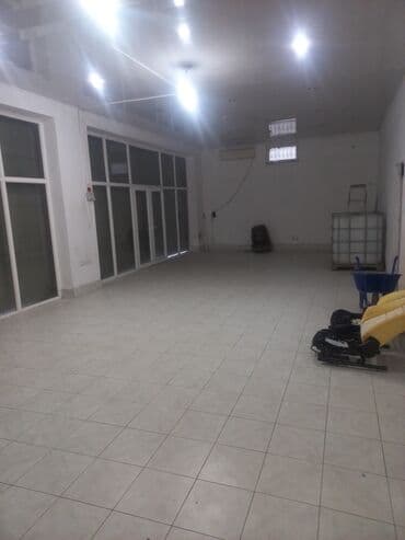 аренда торгового места в магазине: İcarəyə uyğun geniş komersiya sahəsi. - Açıq planlı, işıqlı və hündür — 2