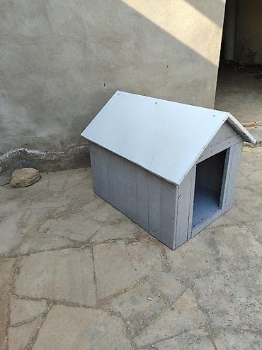 limuzin it: Ağ damlı taxta it evi - Material: qalın taxta lövhələr, üst hissə — 2