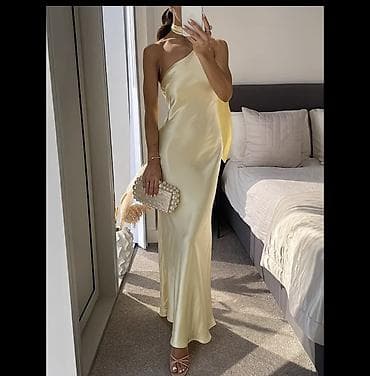vecerni don: Zərif saten gecə/libas - Rəng: açıq şampan/sarı - Kəsim: uzadılmış — 2