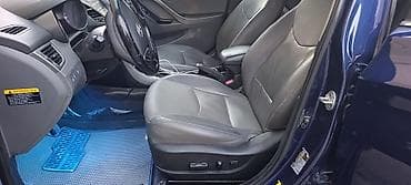4 teker: Hyundai Elantra sedan – tünd mavi rəng, aerodinamik kuzov və xrom — 7