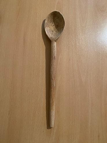 xemir yayan taxta: Keçmişin taxta qaşıqlaridir. Mohkəm qalın qulpları olan qaşıqlardı — 1